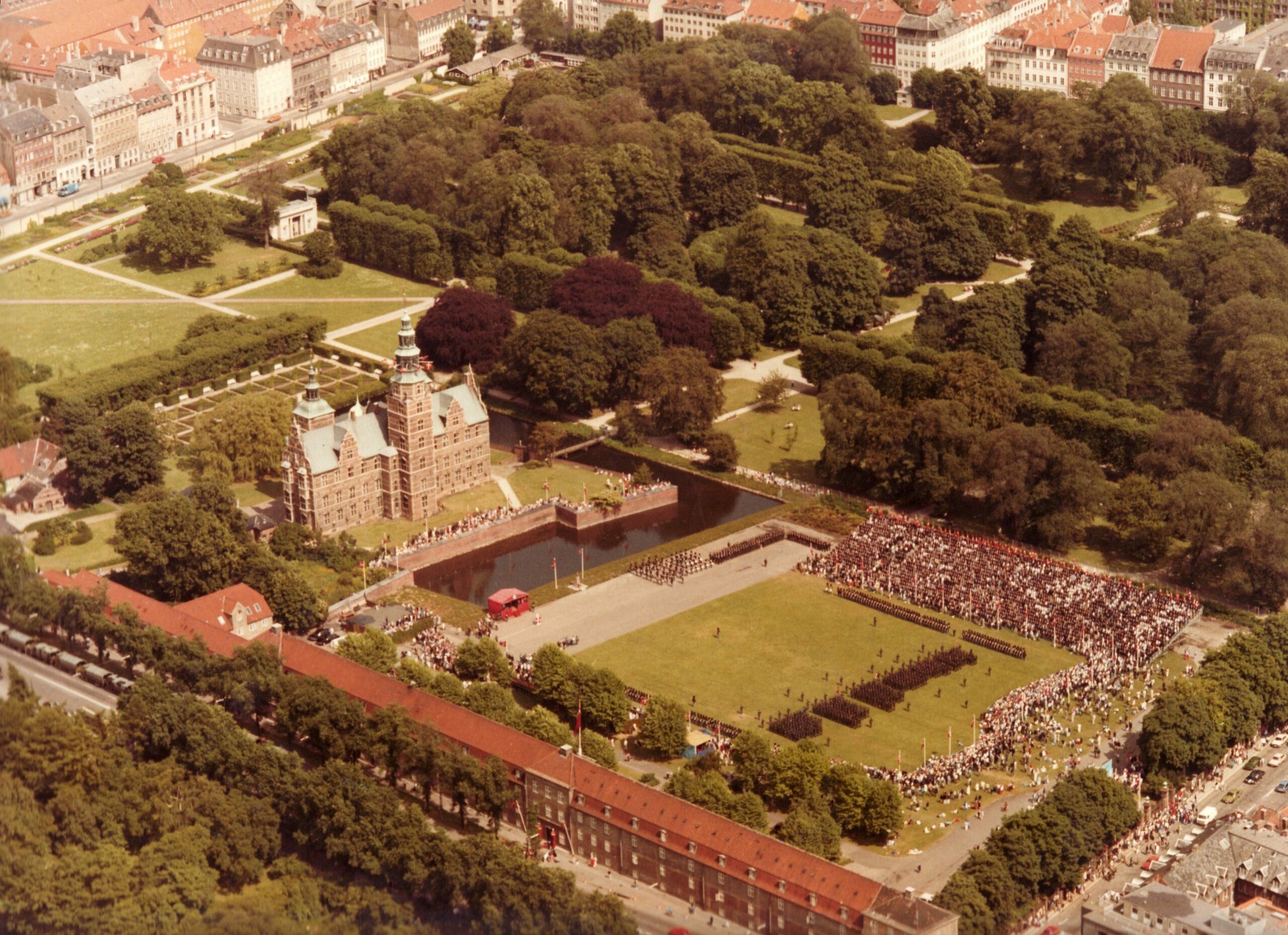 1983 LG 325 PARADE (Aerodan Luftfoto)